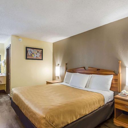 Econo Lodge Клинтон Экстерьер фото