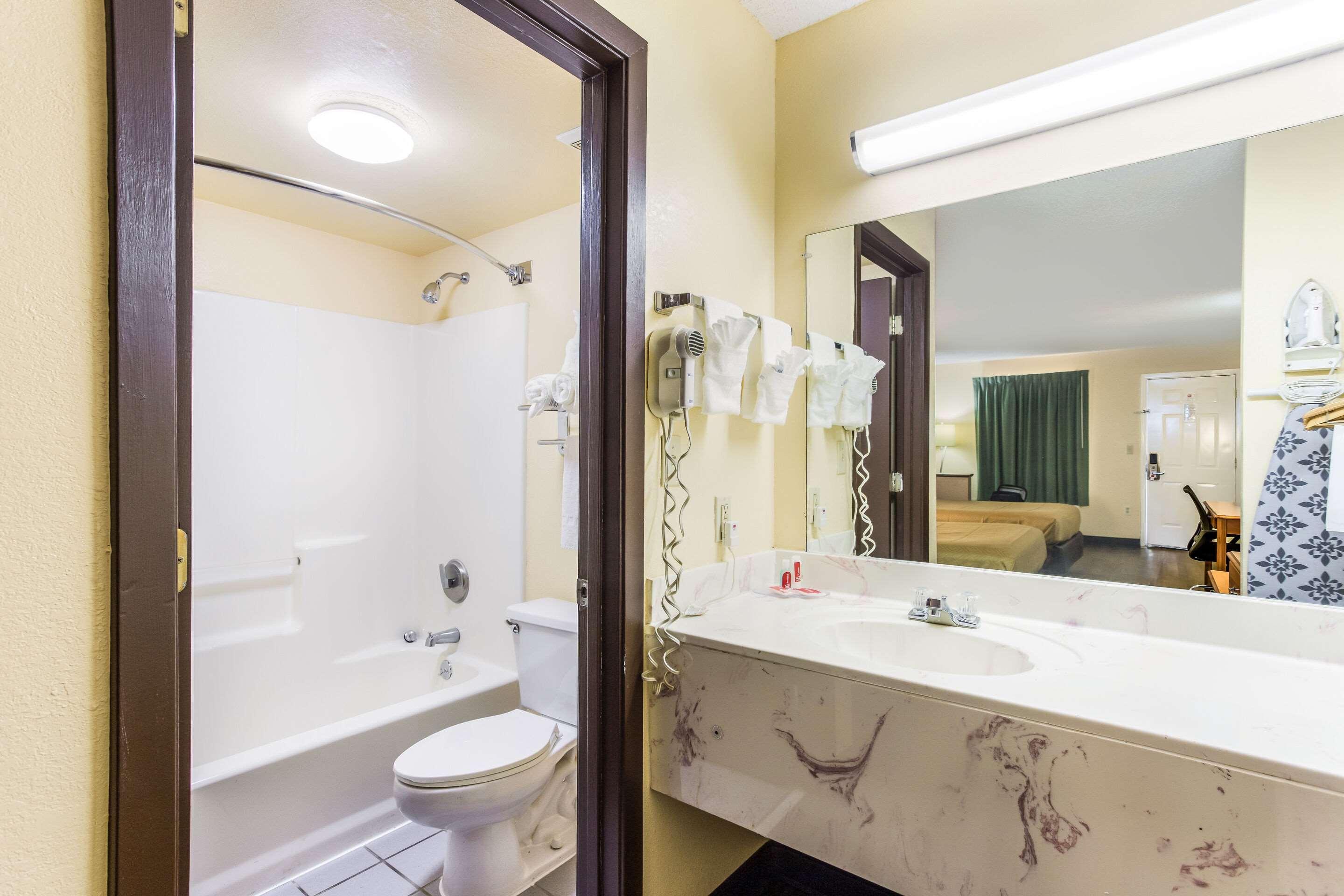 Econo Lodge Клинтон Экстерьер фото