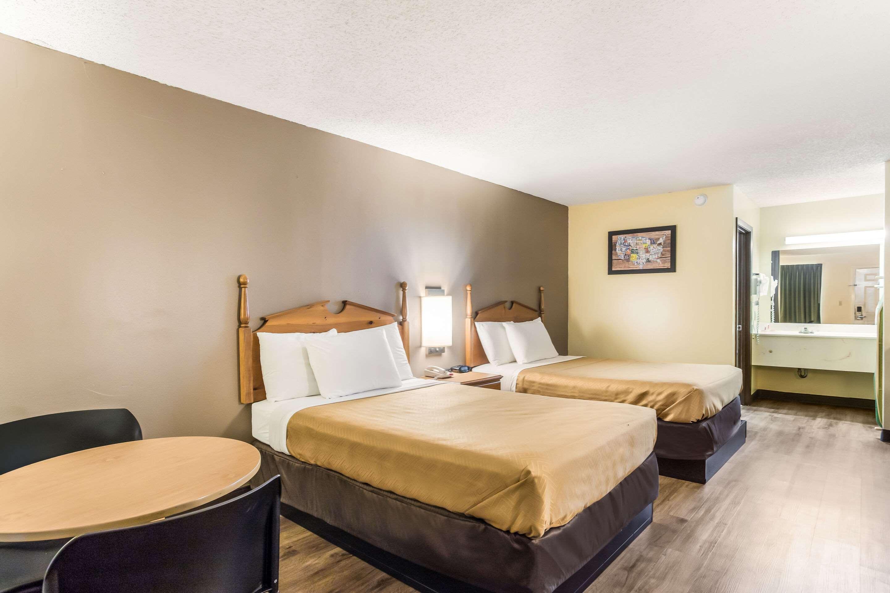 Econo Lodge Клинтон Экстерьер фото
