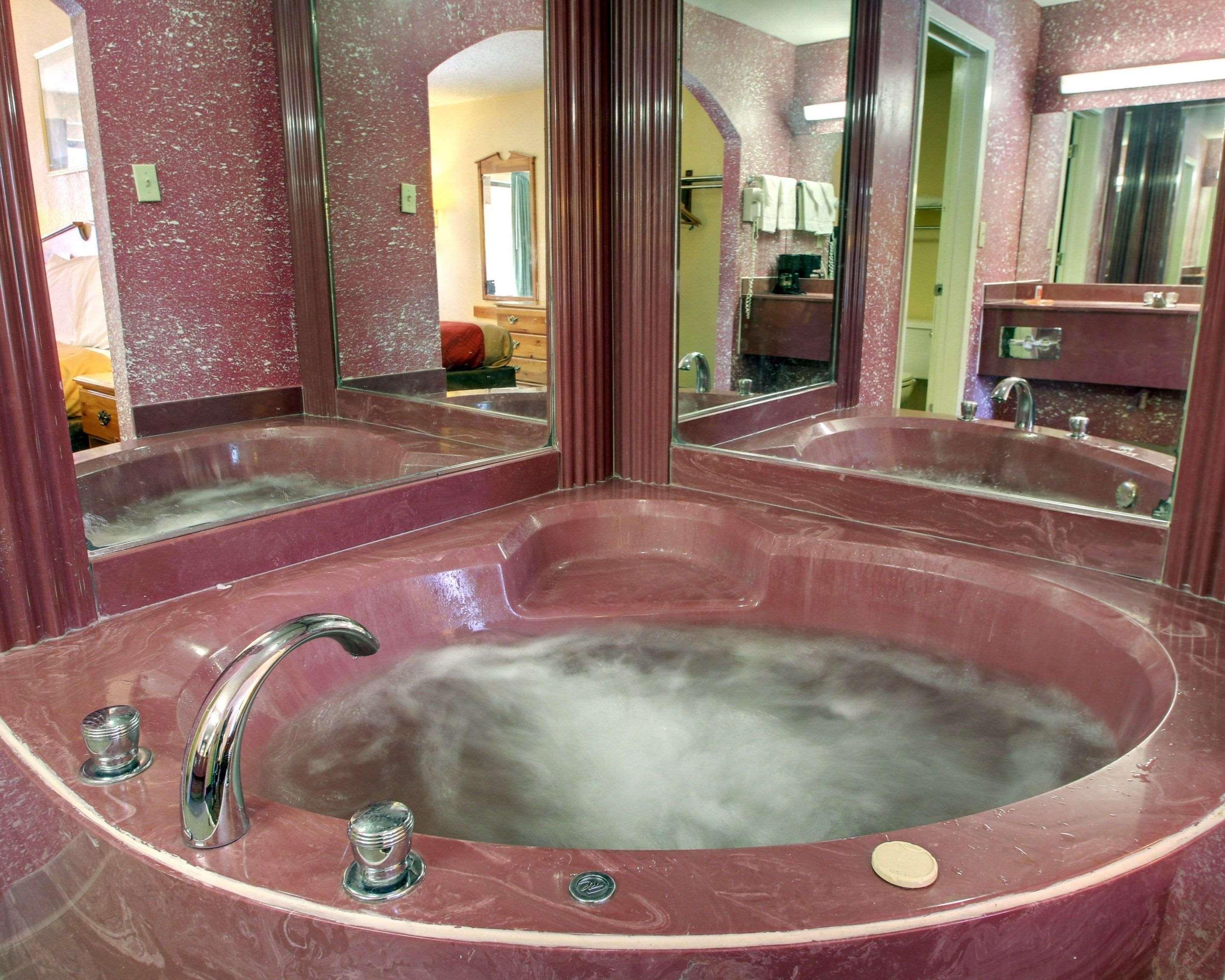Econo Lodge Клинтон Экстерьер фото