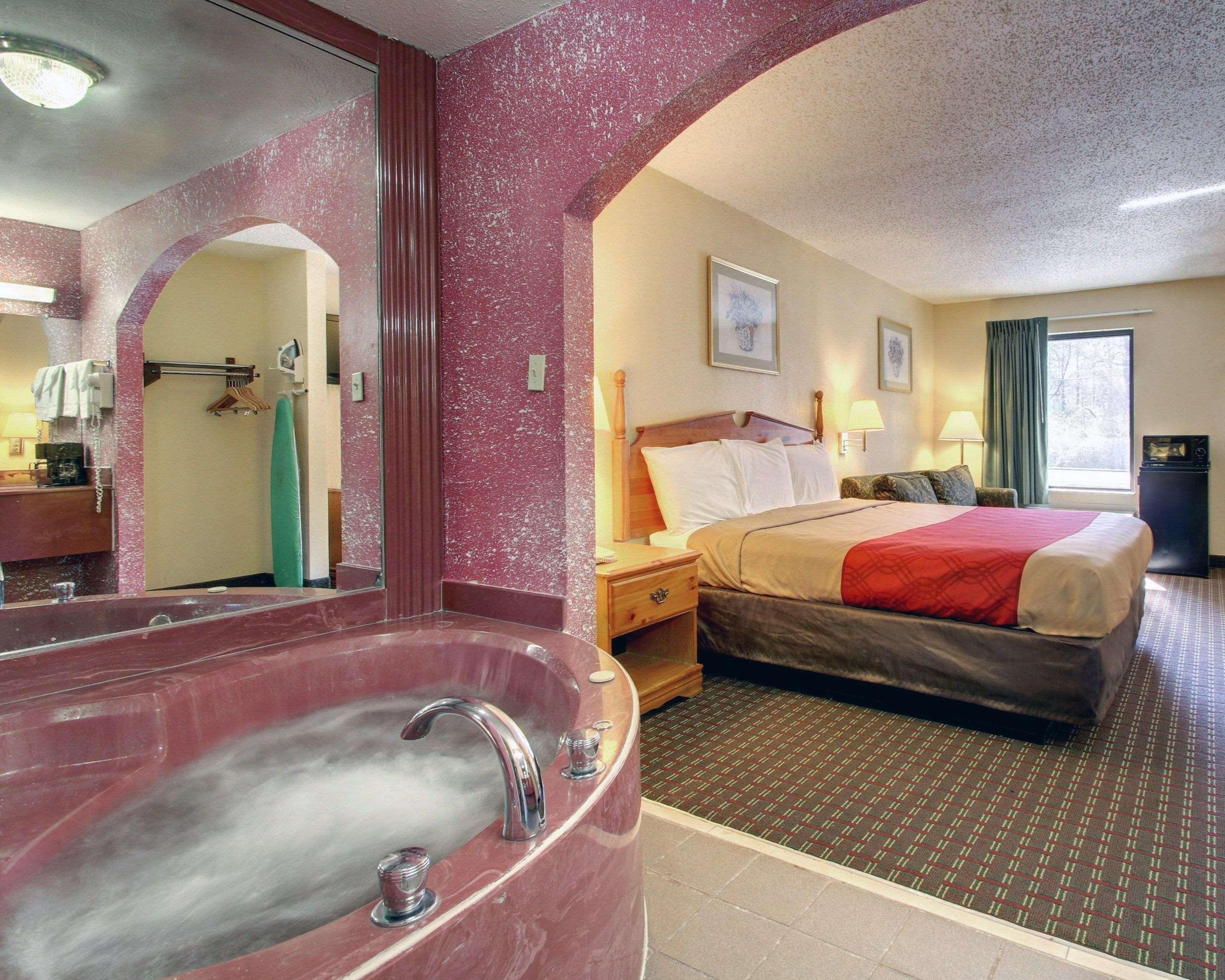 Econo Lodge Клинтон Экстерьер фото