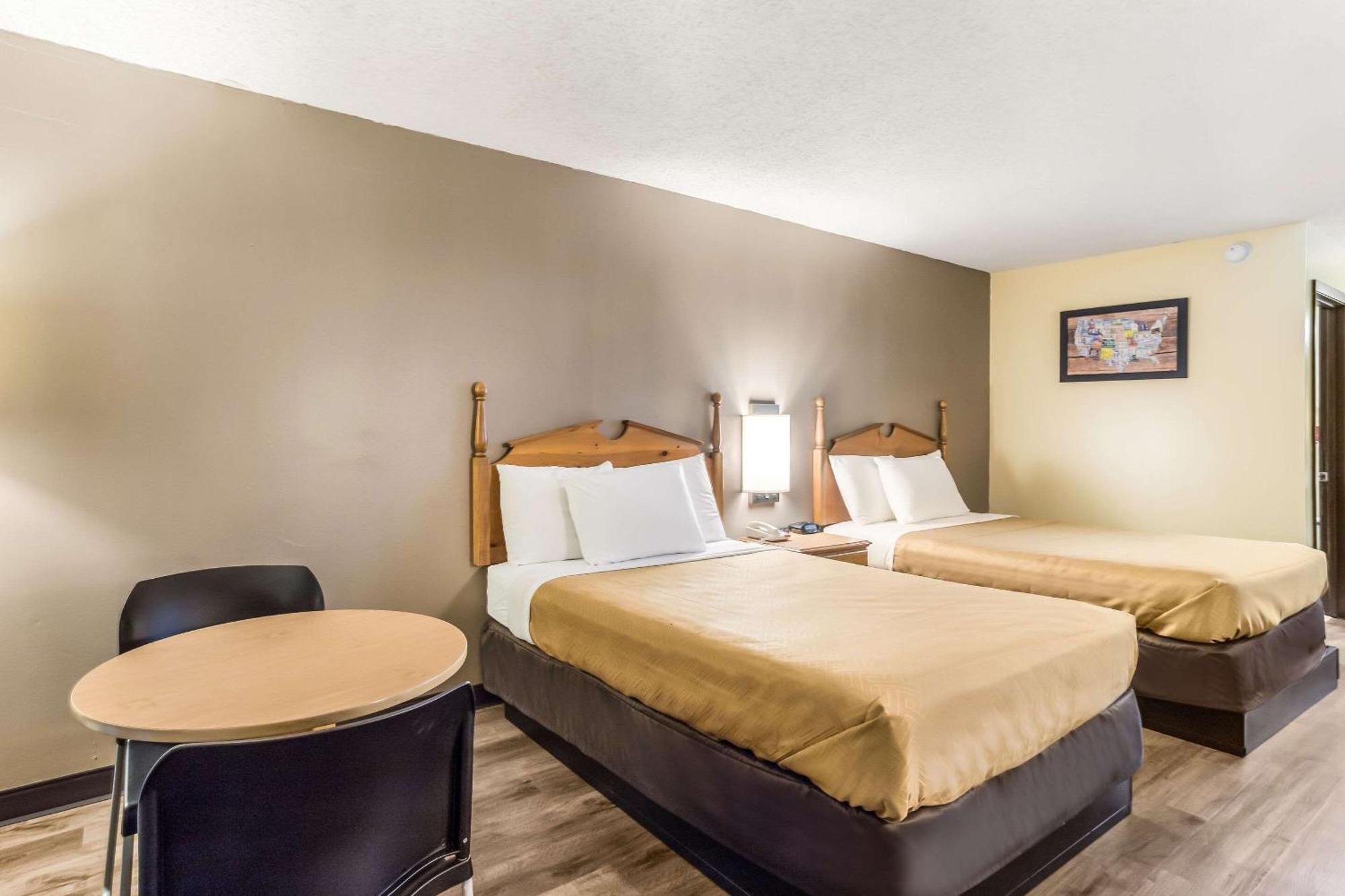 Econo Lodge Клинтон Экстерьер фото