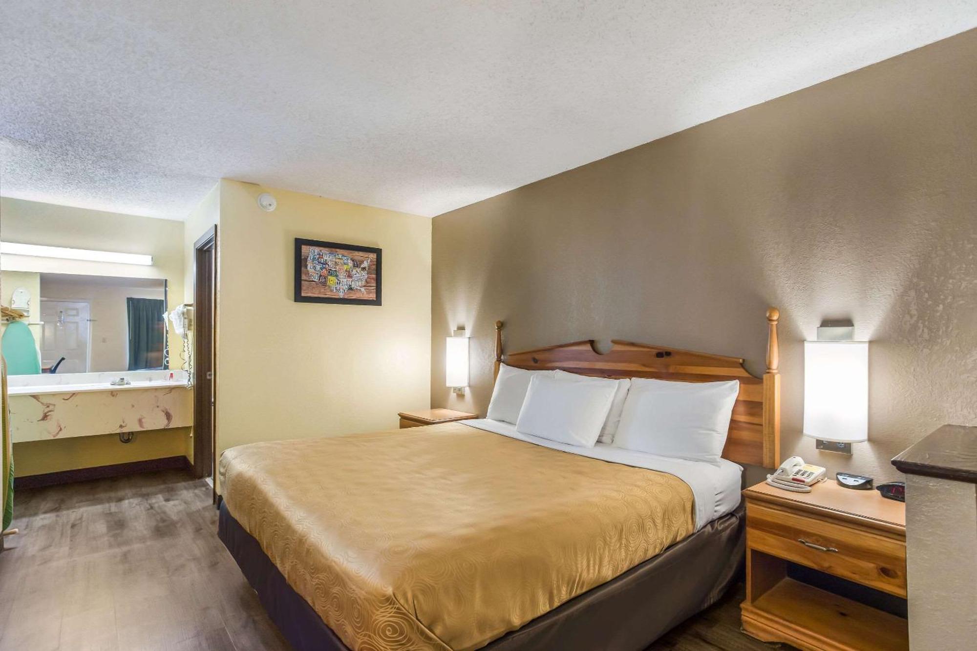 Econo Lodge Клинтон Экстерьер фото