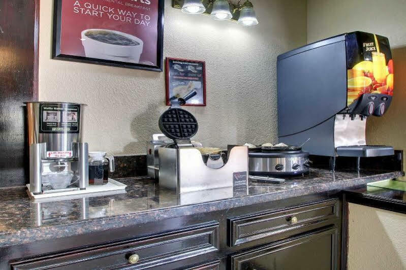 Econo Lodge Клинтон Экстерьер фото